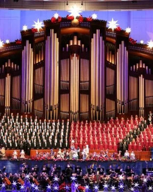 Live concert by Cirque Musica Holiday Wonderland
